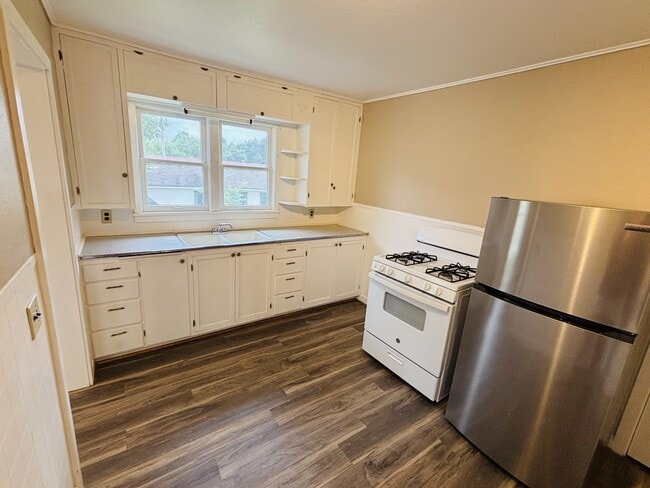 Primary Photo - 308 S Rogers St