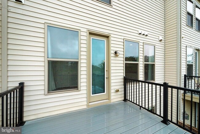 Building Photo - 42424 Dogwood Glen Square