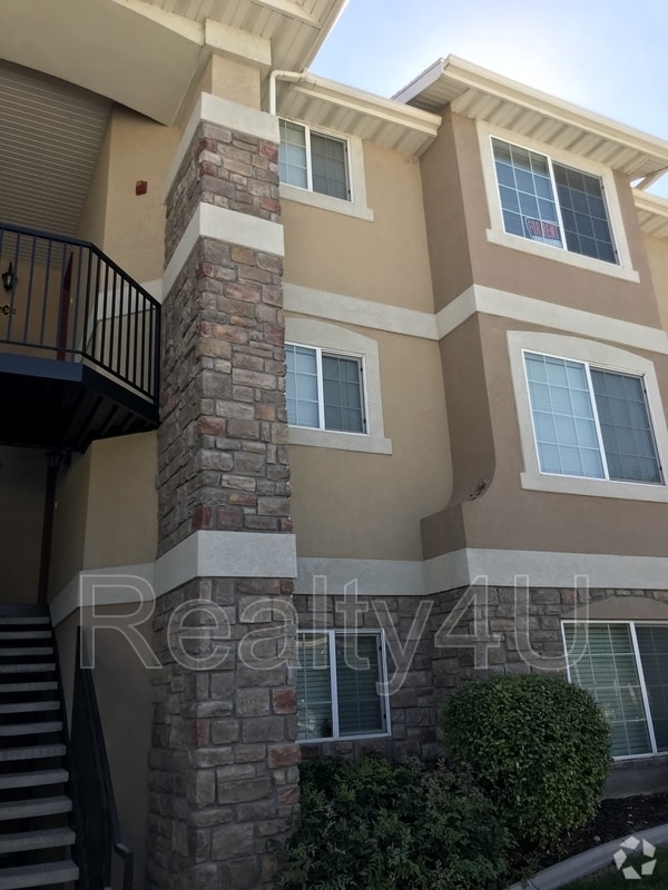 Building Photo - 1212 W 50 N
