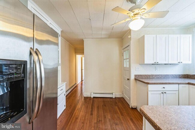 Building Photo - 1116 Maple St