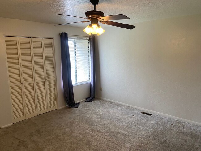 Building Photo - $500 Amazon Gift Card! Spacious 4-Bed, 3-Bath Condo in South Ogden