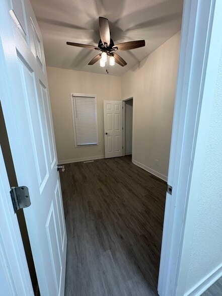 Building Photo - 400 E Meinecke Ave