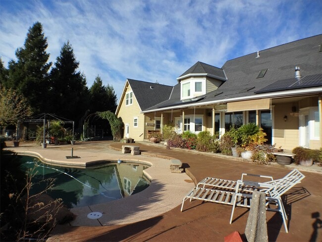 Building Photo - 3539 Rodgers Ave