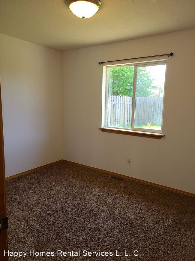Building Photo - 3 br, 2 bath House - 220 W. Comanche Street