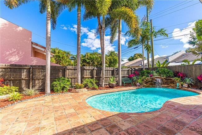 Building Photo - 1220 SE 2nd St