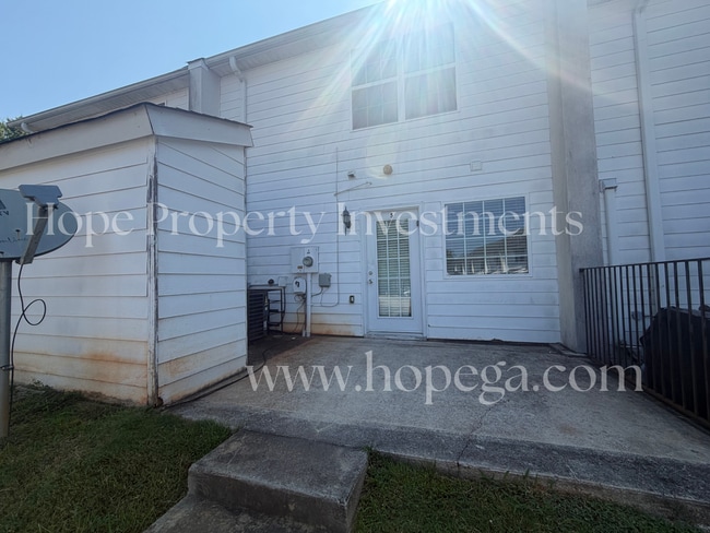 Building Photo - 5 E Newnan Rd