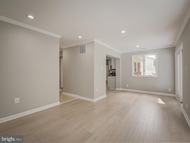 Building Photo - 6812 Landor Ln