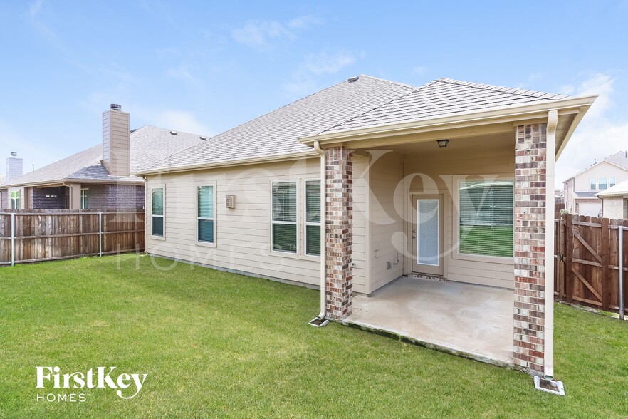 Building Photo - 921 Lake Cypress Ln