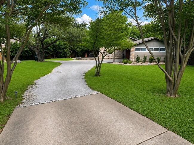 Building Photo - 803 Single Oak Cove