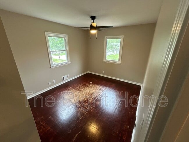 Building Photo - 6929 N 64th St