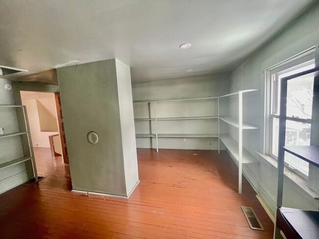 Building Photo - 4 bed 3.5 Bath- Sewickley