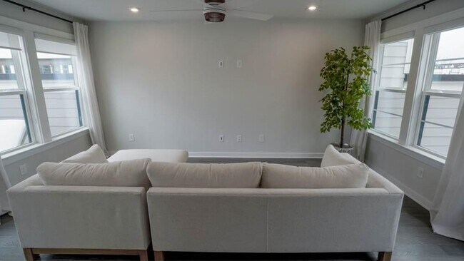 Building Photo - 2155 Burnside Dr NW