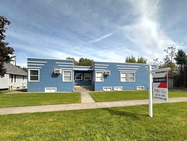 Building Photo - SEPTEMBER RENT FREE!