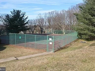 Building Photo - 2311 Pimmit Dr