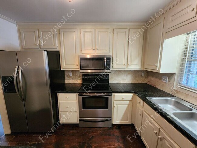 Building Photo - 500 Towergate Pl