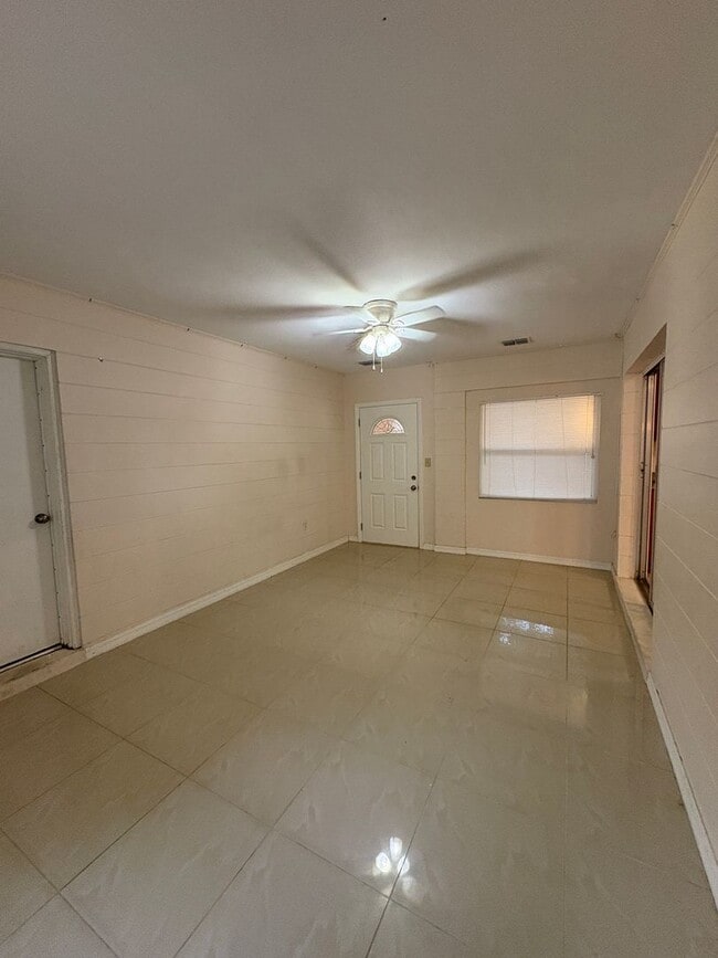Building Photo - Charming 3 bed, 2 bath home, in Altamonte ...