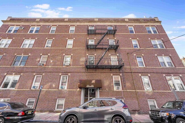 Building Photo - 103 Westover Pl
