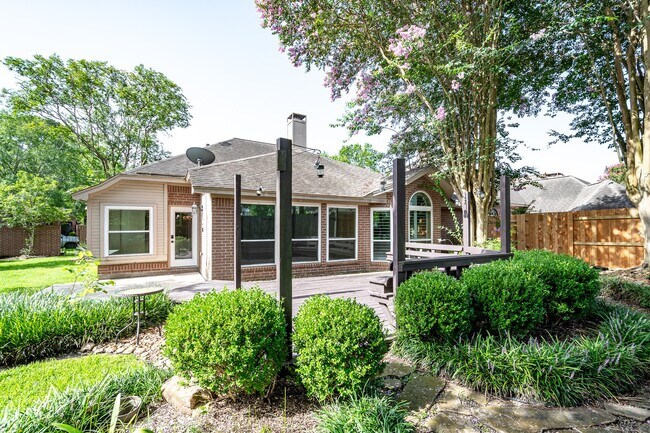 Building Photo - 2506 S Strathford Ln