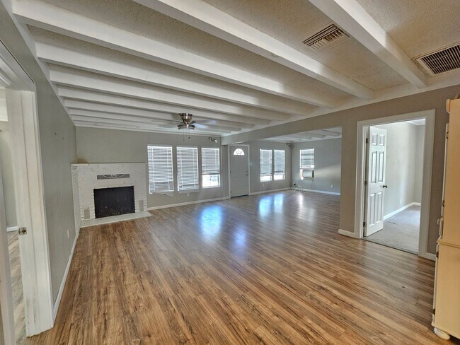 Primary Photo - 2 Bedroom 2 Bathroom fully electric house ...