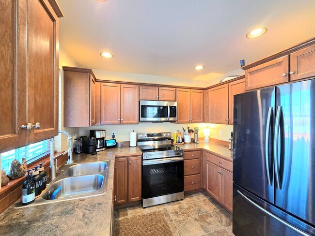 Building Photo - Two Bedroom Townhome in The Cottages at Saddlerock Neighborhood!