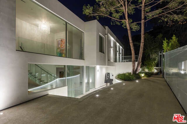 Building Photo - 8854 Thrasher Ave