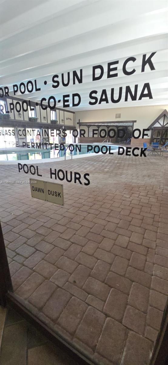 Building Photo - 3680 Inverrary Dr