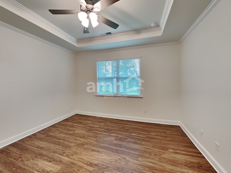 Building Photo - 5085 Hudson Vly Dr