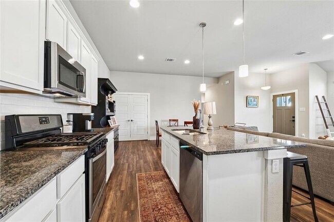 Building Photo - 501 Peace Dr