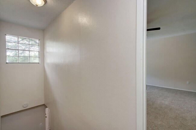 Building Photo - Two stories 3 Bedrooms & 3 Bathrooms Home for Rent in Desirable Anderson Mill NW of Austin