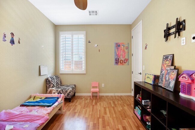 Building Photo - Charming Home with heated Pool & Spa! Amaz...