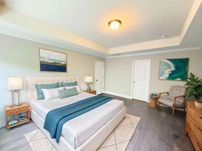 Building Photo - 713 Newlyn Dr