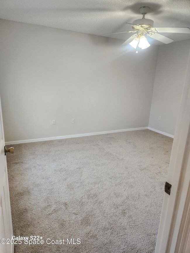 Building Photo - 2113 Greyfield St NE
