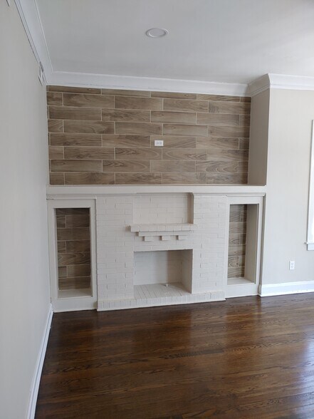 Building Photo - 8016 S Marshfield Ave