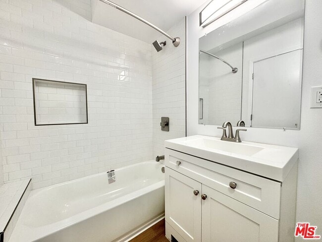 Building Photo - 3522 Bellevue Ave