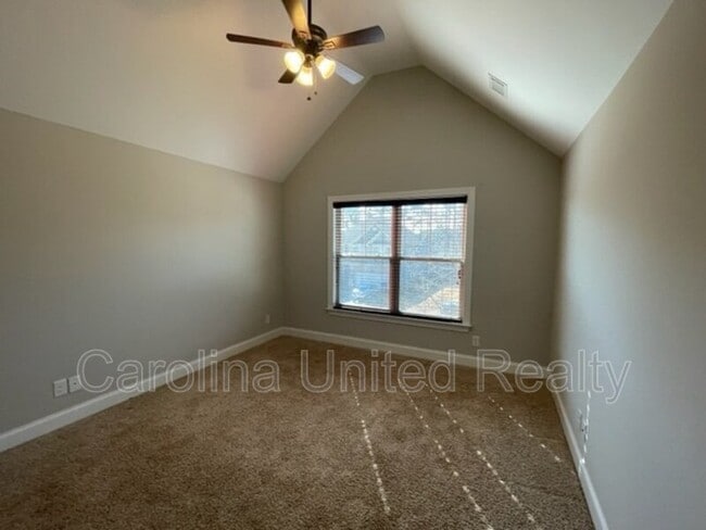 Building Photo - 344 Brentford Ave