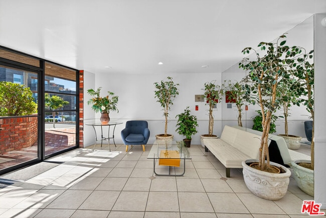 Building Photo - 1125 Pico Blvd