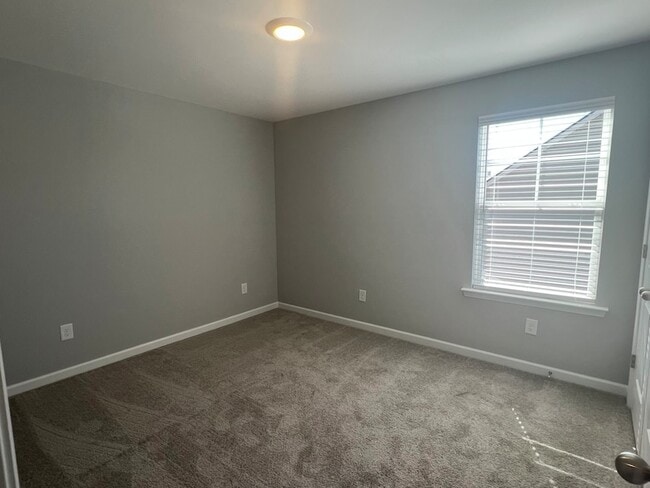 Building Photo - 153 Stonehenge Cir