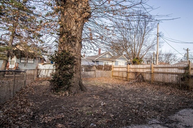 Building Photo - 806 Monroe Ave