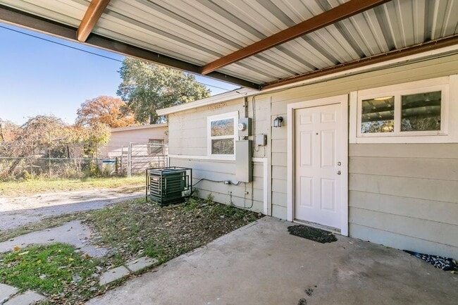Building Photo - 3515 Selk Ave