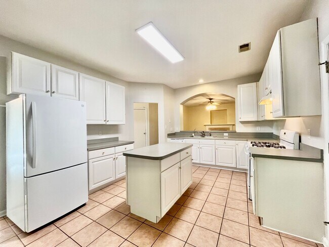 Building Photo - Spacious 4 Bedroom Home on Cul-de-sac in Castleton Virginia Beach!