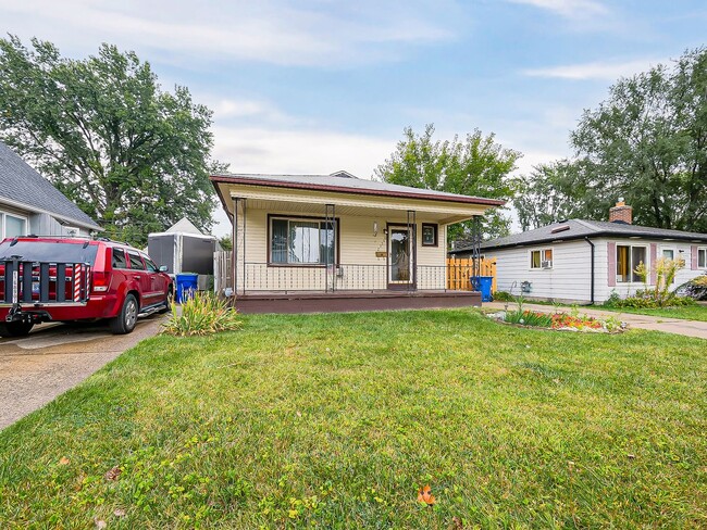 Building Photo - AVAILABLE NOW! SECTION 8 APPROVED! Charming 3-Bedroom Home in Warren!