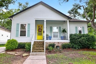 Building Photo - 5024 Paris Ave