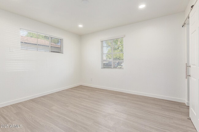 Building Photo - 5306 N 8th Ave