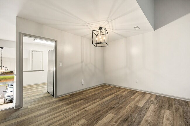 Building Photo - Fully Renovated 2 Bedroom 2 Bathroom Condo in Prime Rock Hill Location.