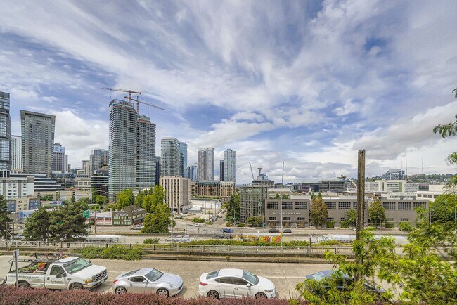 Building Photo - Stunning 2bed/2bath Condo with City Views ...