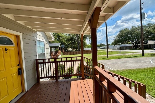 Building Photo - 410 McPhail St