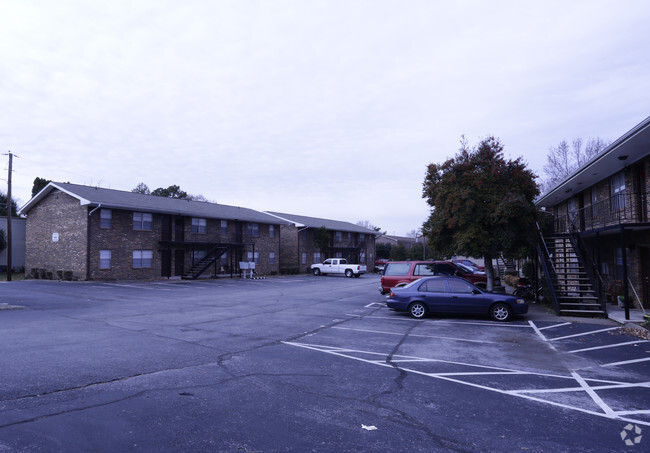 Primary Photo - Gate Manor II