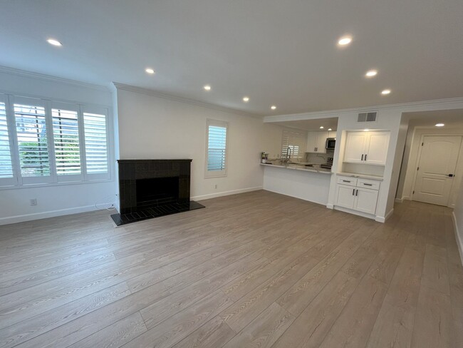 Building Photo - Beautiful 1 Bed 1 Bath In La Jolla