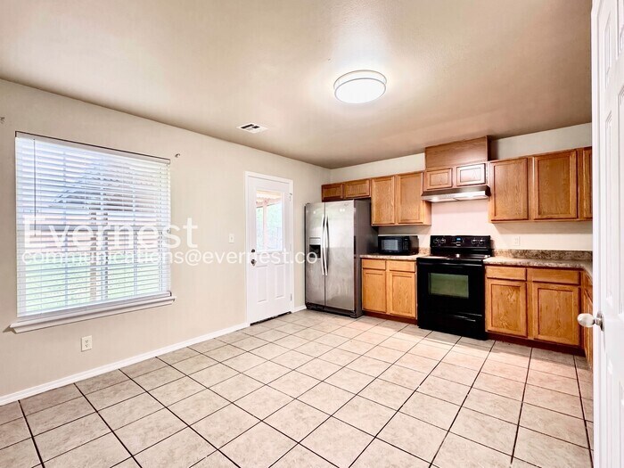 Building Photo - 14725 S Fern Pl