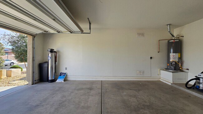 Building Photo - Blue Horizons community near Goodyear!